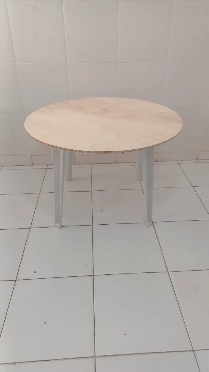 Mesas bistrô em madeira