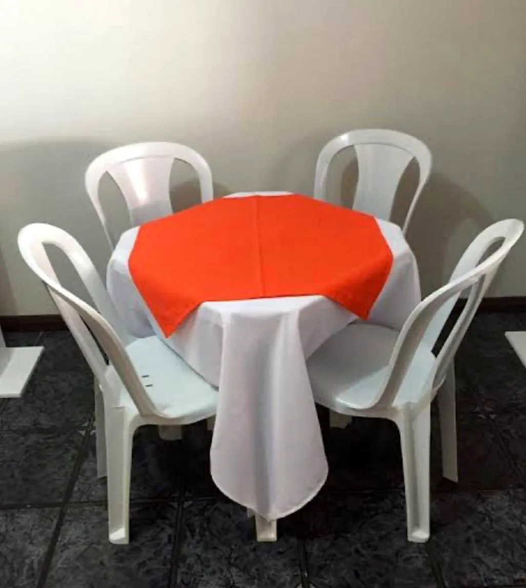 Conjunto P06/P08 com toalha branca e cobre-mancha laranja