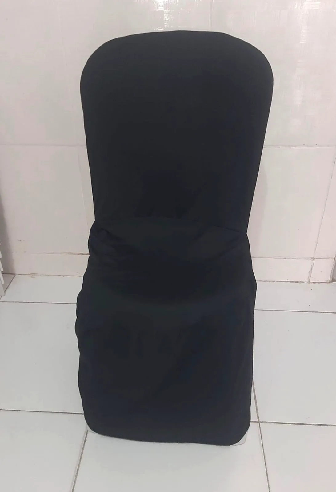 Mesa redonda do kit trio com toalha preta longa